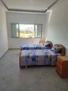 Kama o mga kama sa kuwarto sa Appartements meublés à louer à Chott Mariem Sousse