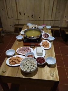 Makanan di atau berdekatan hotel