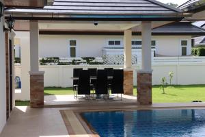 Bazén v ubytování Hua Hin, Pool Villa, Nice Breeze 7 nebo v jeho okolí