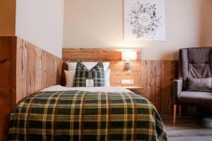 Un pat sau paturi într-o cameră la Hotel & Restaurant Zum Reussenstein