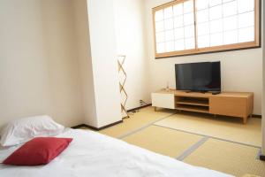 TV a/nebo společenská místnost v ubytování B201/大阪人气景点黑门市场步行6分钟，日本桥、难波、心斋桥、道顿堀步行可达