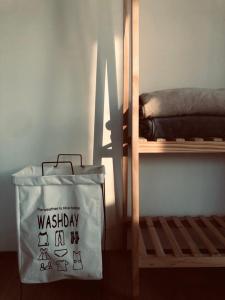 Rúm í herbergi á Wei Kun Homestay