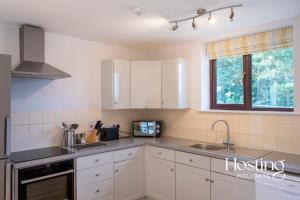 A cozinha ou kitchenette de Walkers Paradise In The Heart Of The Chilterns