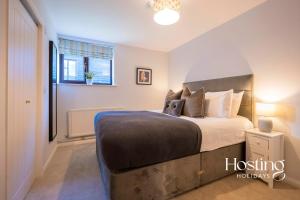 a bedroom with a bed and a window at Walkers Paradise In The Heart Of The Chilterns in Henley on Thames