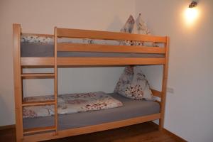 A bed or beds in a room at Appartement Wieshof