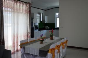 TV a/nebo společenská místnost v ubytování Hua Hin, Pool Villa, Nice Breeze 7