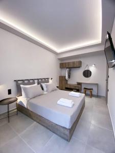 Postel nebo postele na pokoji v ubytování Nostos luxury beach home
