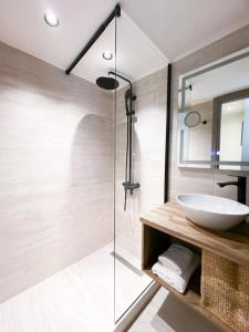 Koupelna v ubytování Nostos luxury beach home + 10 fotografií