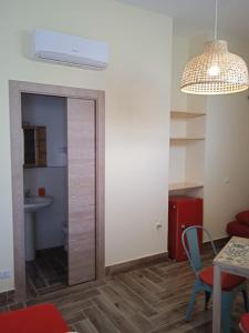 a room with a sliding door with a table and a dining room at RAYO DE SOL in Marina di Casalvelino