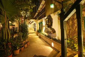 גינה חיצונית ב-Hotel Himalayan Oasis