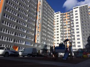 カリーニングラードにあるАпартаменты на Дадаеваの車寄せの建物