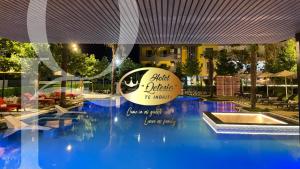 Bazén v ubytování Hotel Qetesia-Te Indriti nebo v jeho okolí