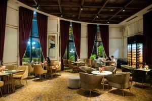Posezení v ubytování Dolce by Wyndham Hanoi Golden Lake