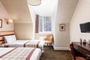 Postel nebo postele na pokoji v ubytování Arrochar Hotel 'A Bespoke Hotel' + 37 fotografií