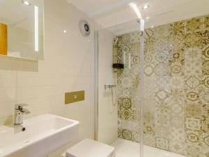 a bathroom with a shower and a toilet and a sink at Martin's Farm House in Richmond +36 photos