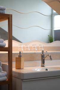 a bathroom with a sink and a tub at Aparthotel am Zwinger in Dresden