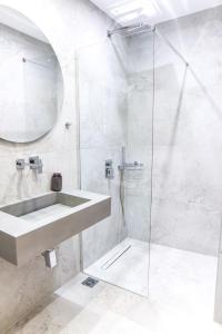 Koupelna v ubytování La Perla Apartments
