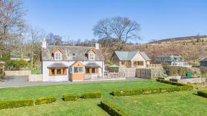 Κήπος έξω από το Gardener’s Cottage with Hot Tub