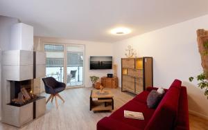 Televízia a/alebo spoločenská miestnosť v ubytovaní Ferienwohnung Ostseetraum
