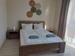 A bed or beds in a room at Chill House Apartman Eger