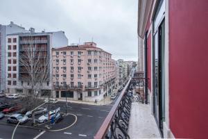a view of a city street from a building at Lisbon Marquês de Pombal, TTLDL42 in Lisbon
