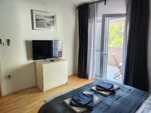 TV a/nebo společenská místnost v ubytování Vila Moli Suites