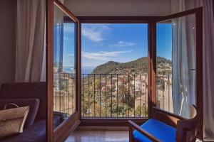 Pokój z balkonem z widokiem na ocean w obiekcie Maristel Hotel & Spa - Adults Only w mieście Estellencs