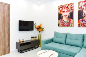TV a/nebo společenská místnost v ubytování La Perla Apartments