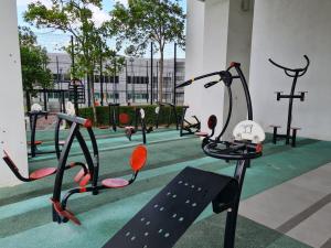 Fitness centrum a/nebo fitness zařízení v ubytování The Oasis KLCC View by SM HUB