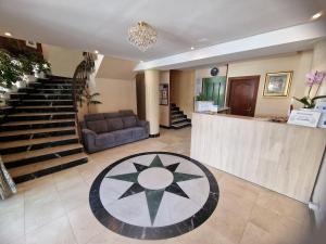 a lobby with a star on the floor and a couch at Hotel Costa de Ajo in Ajo