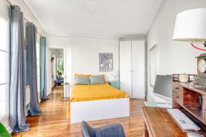 a bedroom with a bed and a desk at Stunning Apartment 2br + balcony + nice view in Paris