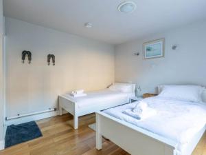 Katil atau katil-katil dalam bilik di The Coach House - Unique split level property