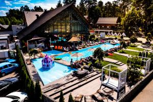 Bazén v ubytování Hotel Bacówka Radawa & SPA nebo v jeho okolí