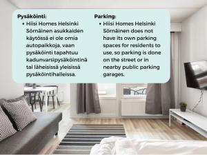 ヘルシンキにあるHiisi Homes Helsinki Sörnäinenのリビングルーム(ソファ、テレビ付)