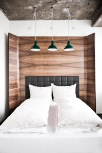A bed or beds in a room at Hotel Daniel Vienna - Smart Lifestyle Near City Centre