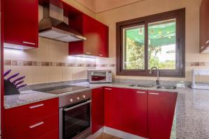 Kuchnia lub aneks kuchenny w obiekcie Villa sa teulada
