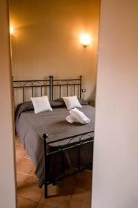 a bedroom with a bed with two towels on it at Agriturismo La Sena in Santa Caterina Dello Ionio Marina