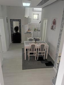 a kitchen and dining room with a table and chairs at Apartman Marija in Livno