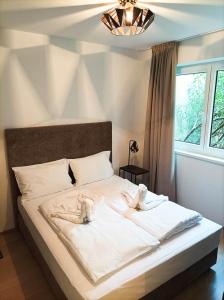 Postel nebo postele na pokoji v ubytování easy flat Hyrtlgasse