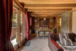 Chalet Blackbushe – Traditional Chalet - Alpes Travel – Sleeps 4-6 휴식 공간