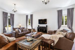 TV a/nebo společenská místnost v ubytování Villa Isabella by OCvillas