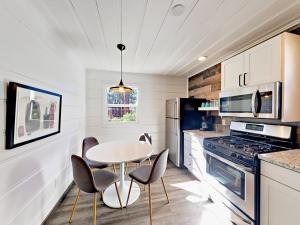 a kitchen with a table and chairs in a room at Manzanita Holiday in South Lake Tahoe