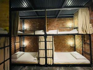 Voodi või voodid majutusasutuse IKIGAI Dorm Hostel - Danang Beach toas