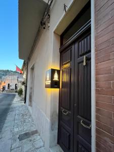 a black door on a building with a street at La casa di Irene - Suites con vista in Ragusa