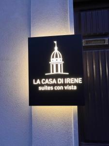 a sign for the la casa del interior suites con justice at La casa di Irene - Suites con vista in Ragusa