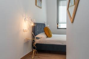 En eller flere senge i et værelse på tuGuest Postigo II Catedral Apartment - Free parking