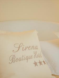 Postel nebo postele na pokoji v ubytování Sirena Boutique Hotel