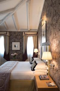 Łóżko lub łóżka w pokoju w obiekcie Splendid Venice - Starhotels Collezione
