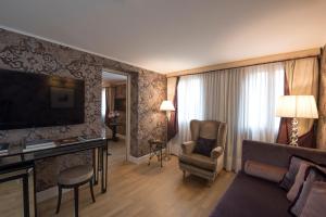 Telewizja i/lub zestaw kina domowego w obiekcie Splendid Venice - Starhotels Collezione