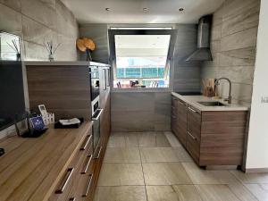 Chalet Privato con Jacuzzi New tesisinde mutfak veya mini mutfak